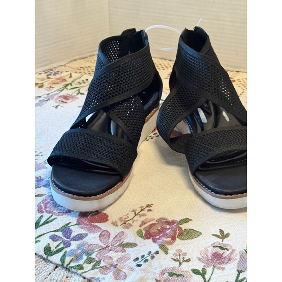 Easy Spirit Black Criss Cross Wedge Sandals Size 7 - Picture 1 of 8